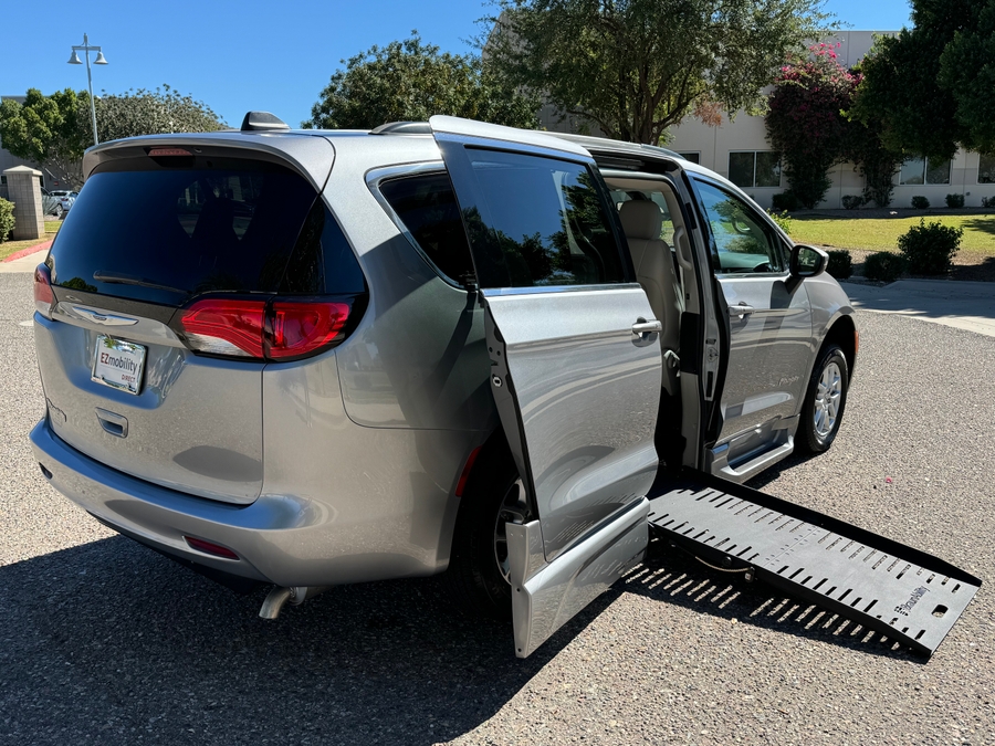 2021 Chrysler Voyager LXI