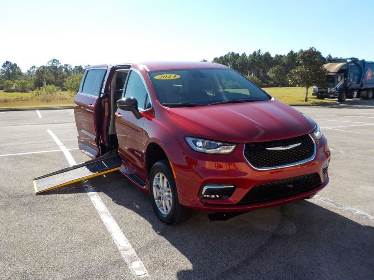 2024 Chrysler Pacifica Touring L