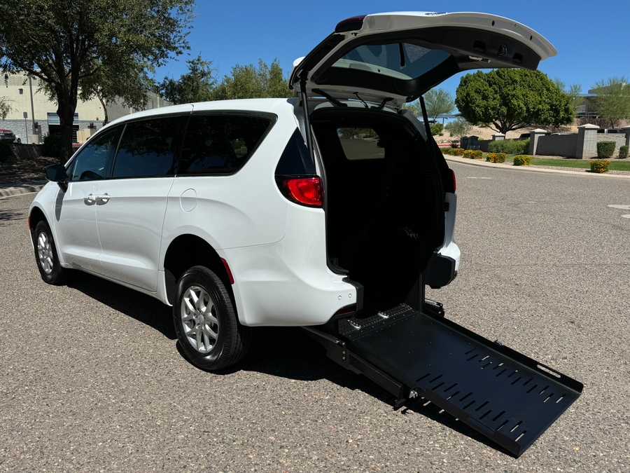 2027 Chrysler Pacifica LX